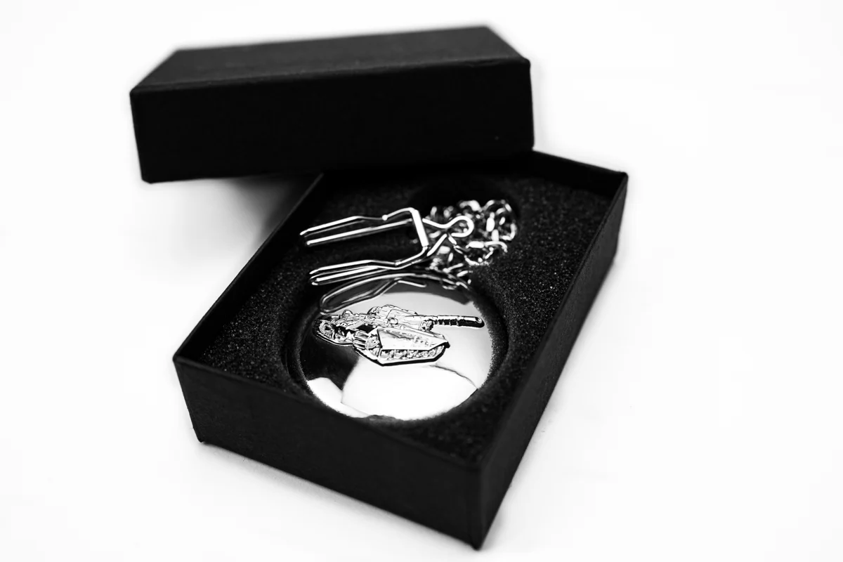 Exclusive Tank Museum Embossed Mechanical Pocket Watch - Image 3