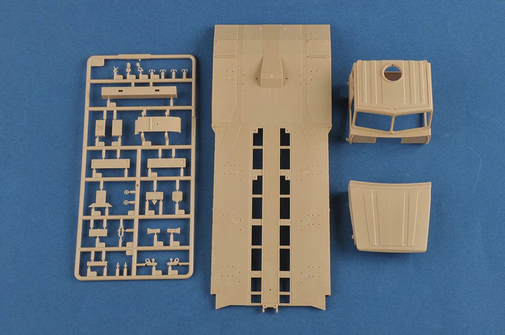 Hobby Boss 1/35 Scammell Commander with 62 tonne Crane Fruehauf semi-trailer - Image 4