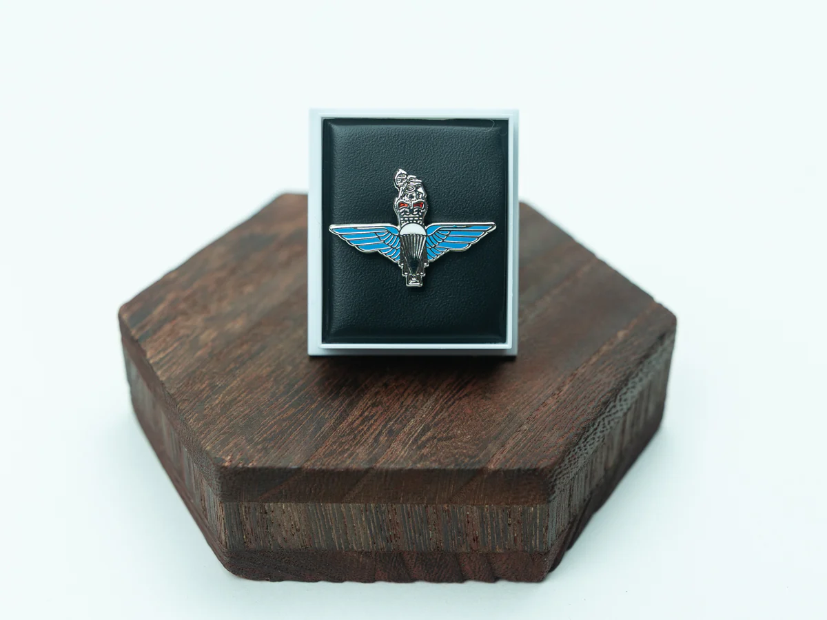 Parachute Regiment pin Badge - Image 2