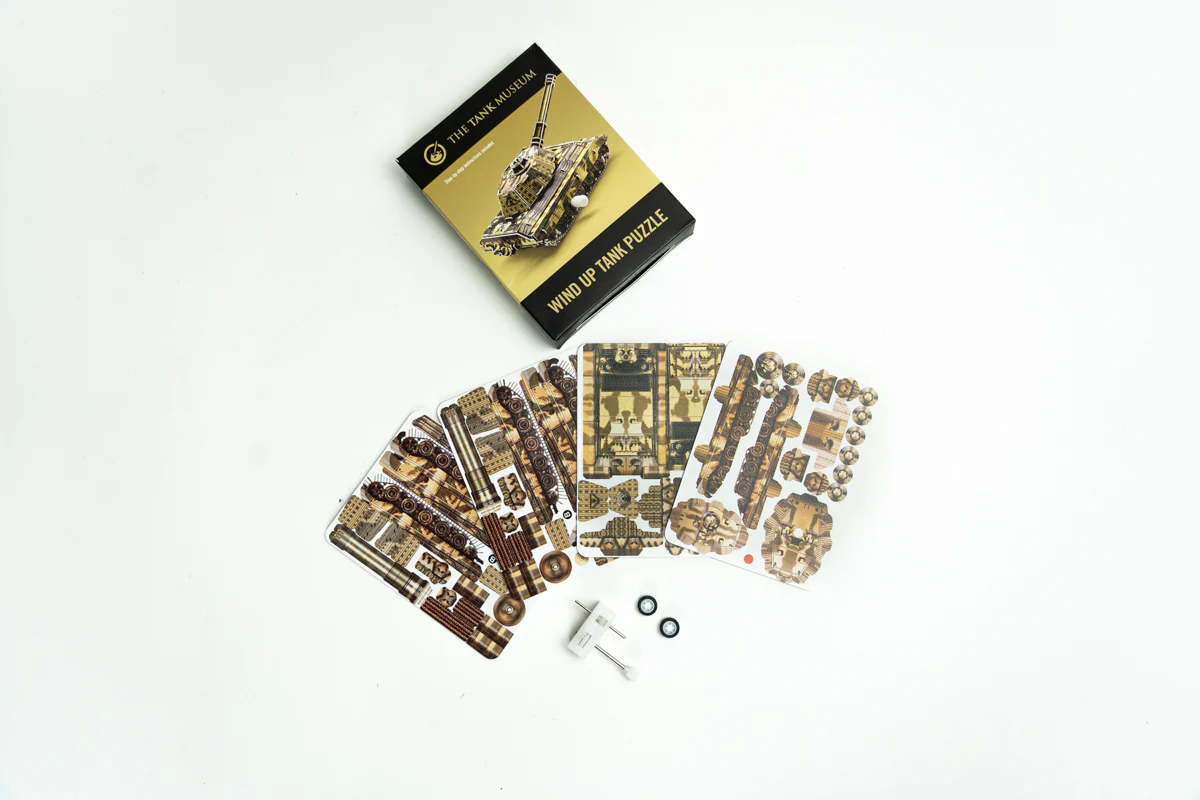 Wind Up Tank Toy Puzzle - Image 4